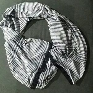 Infiniti scarf Lululemon